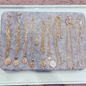Bundle of 9 gold necklaces and 2 pendants